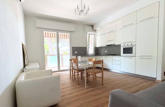 CV016 - Cervia, new three-room apartment with parking space 100m from the sea