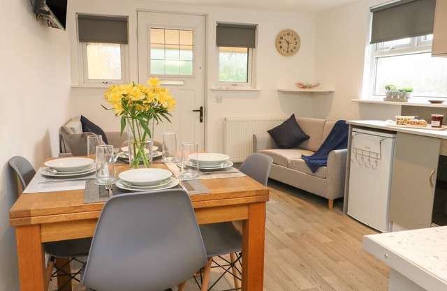CWT Y MYNYDD, pet friendly, with a garden in Rachub