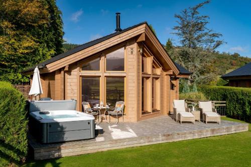 Cwtch-Log-Cabin