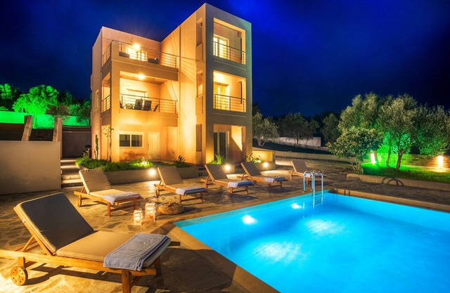 Cyan Icons Villas with pool near Kalyves