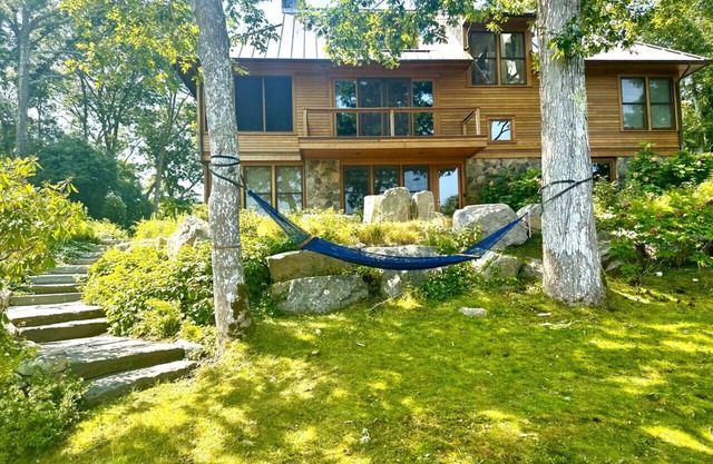 Cygnus House - Modern Waterfront Home & Exclusive Quissett Beach