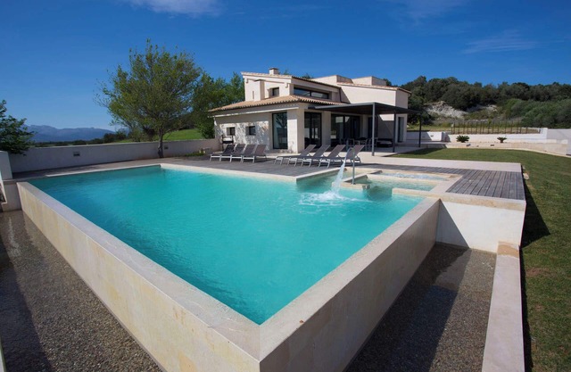 D'Alt Son Morro - Four Bedroom Cottage, Sleeps 8