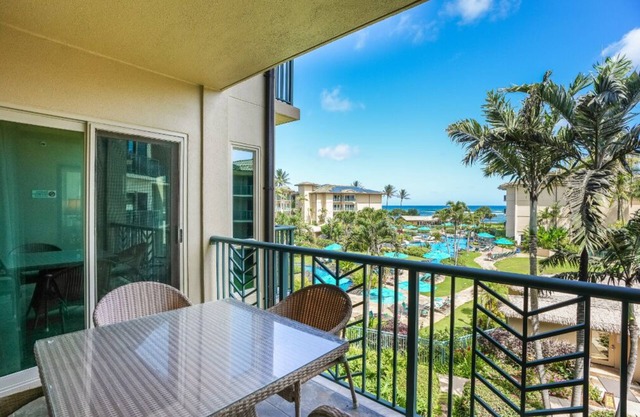 D304 - 2 King Beds, Ocean Views, AC, Resort Amenities in Kapaa! Modern & Clean!