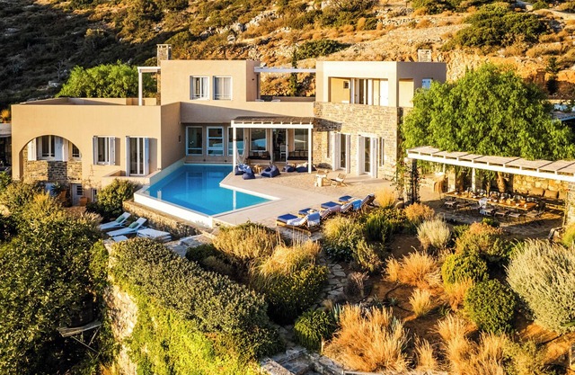 Daedalus Villa Elounda 5' to Beach 8 Bedrooms Heated Pool Hot Tub