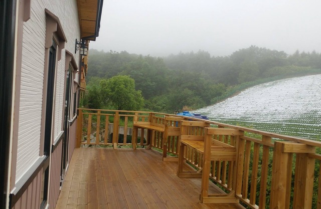 Daegwallyeong Solbawee Log-Housing Pension