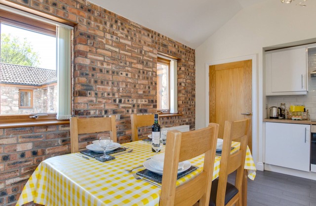 Daffodil Cottage - Two Bedroom House, Sleeps 4