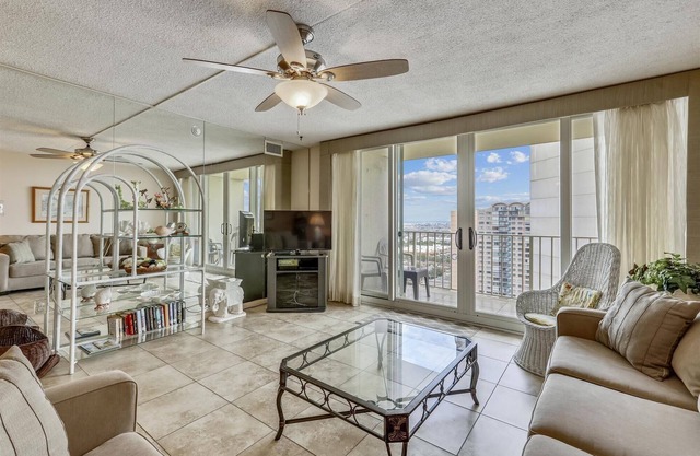 DAILY ACTIVITIES & LINENS INCLUDED*! 2BR/2BA Quay condo with ocean & bay views. Rents on a weekly, Sat-Sat basis.