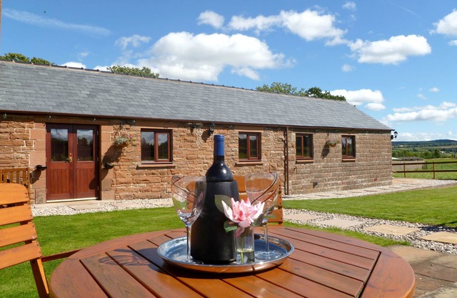 DAISY COTTAGE, romantic, luxury holiday cottage in Penrith