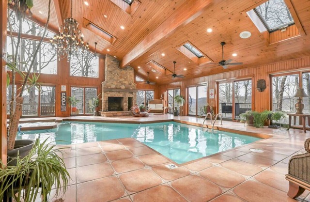 Daisy Glen Retreat: Private indoor pool in Hocking Hills