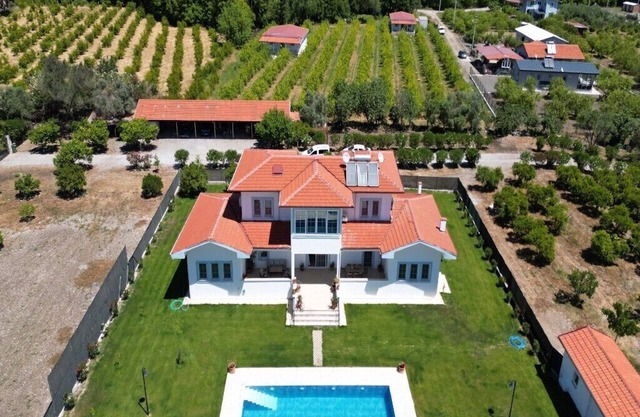 Dalyan da Geniş Bahçeli , Konforlu , Müstakil Havuzlu Villa