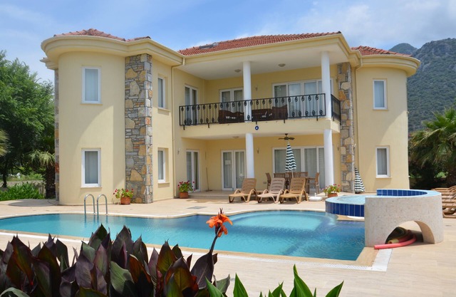 Dalyan Tulip Villa- private pool and garden area, peaceful location