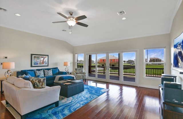 Dancing with Waves | 3 bedrooms 2 baths | by Rose
