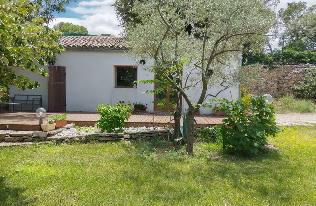 Dans un Écrin de Verdure , Mazet et Piscine Privée Sans Vis-à-vis