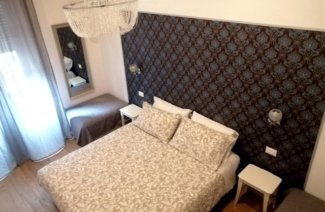 Dante Rooms and Apartment