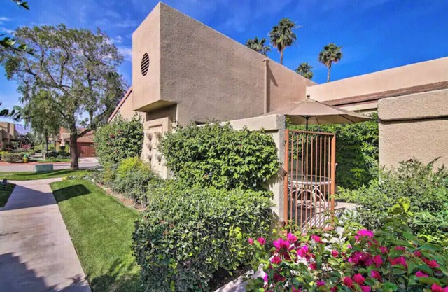 Darling 1 Bedroom 1 1/2 Bath Condo offering Golf and Water views