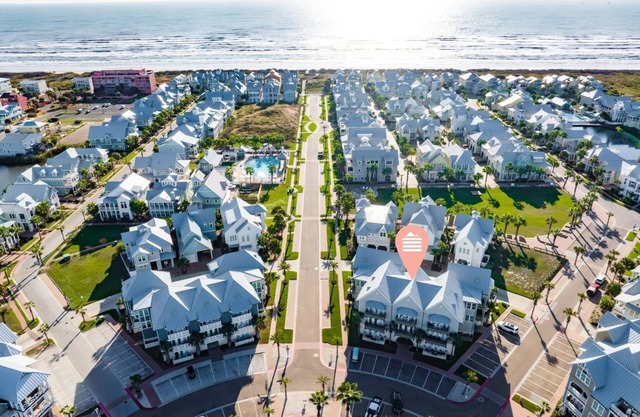 Darling, Designer Condo@Cinnamon Shore w/Great Amenities & Beach Access!