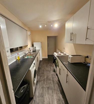 Darlington DL3 x 4BD x Sleeps 15 x Serviced Accomodation x Emergency Accomodation x Temporary Accomodation x DM for Weekly Monthly Deals x Free Parking X Wifi