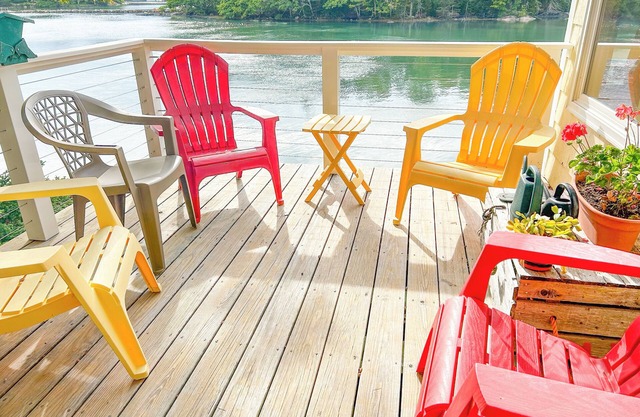 Dash Inn: Your Salt-Water Cove Retreat with Stunning Views, AC & Dog-Friendly!