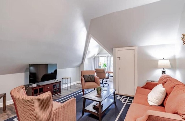 Dauphin District Darling-4 Apartments-FullBuilding