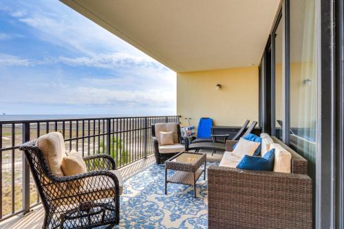 Dauphin Island Condo with Balcony and Resort Amenities