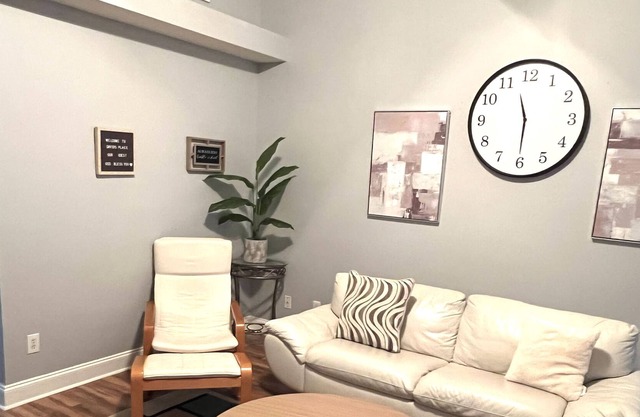 "David's Place ". A spacious and relaxing 3bedrooms, 3beds, 2baths Townhome