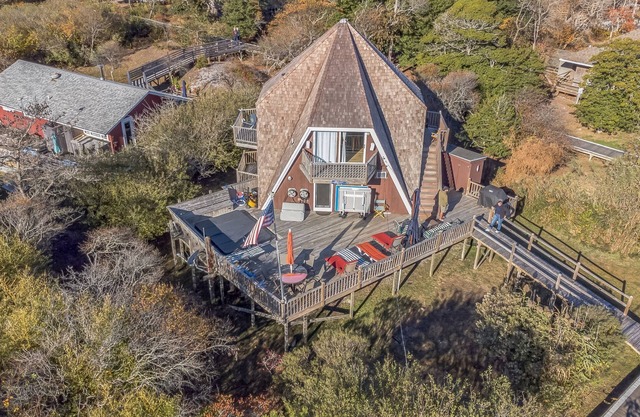 Davis Park FI Handkerchief House AC Sleeps 12 Large Hot Tub, Large deck with Hot tub Pet friendly l