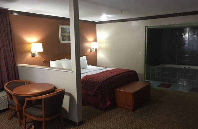 Days Inn by Wyndham Bishop