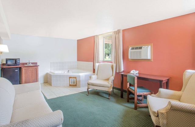 Days Inn by Wyndham Custer