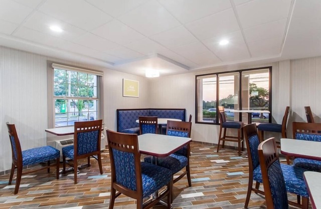 Days Inn by Wyndham Newark Wilmington