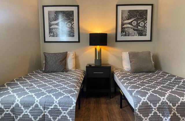 Dayton! 6 Beds, Sleeps 8, 4 Bedrooms + WIFI!