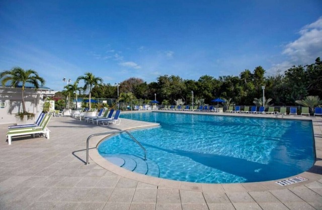 Dazzling Ocean View Suite w/heated pool, beach, marina, tennis/pickleball