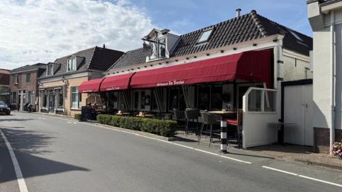 De Toerist Thuis Bij De Sluis