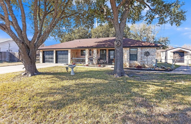 Dean's Retreat in Georgetown | Spacious Yard