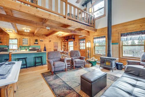 Deck, Fire Pit and Grill Log Cabin in Black Hawk