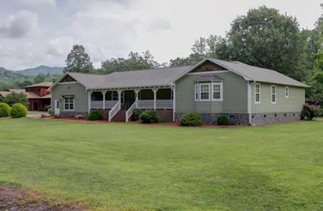 Deep Creek Apt#2, 2Bd/2Ba, A+ location just a mile from Nat Park, Train, Bryson