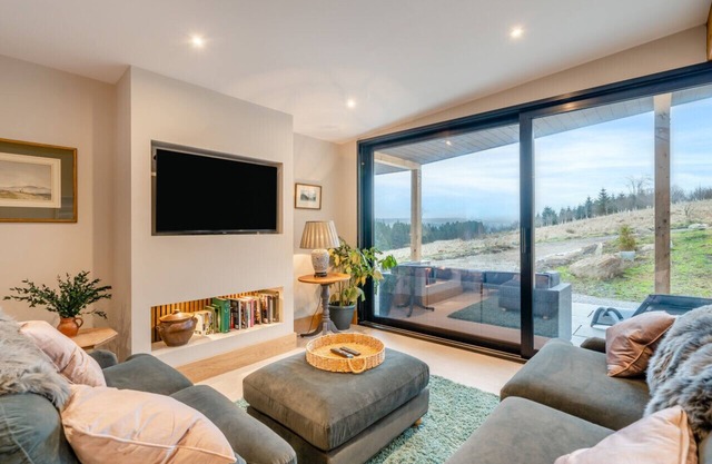 Deer Cottage - Two Bedroom House, Sleeps 4