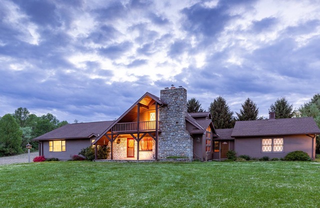 Deerfield Retreat ~ SUPER SECLUDED ~ [Sleeps 8+] ~ Great Views