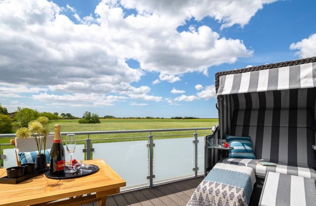 Deichblick - balcony with beach chair, 2 bedrooms, shower