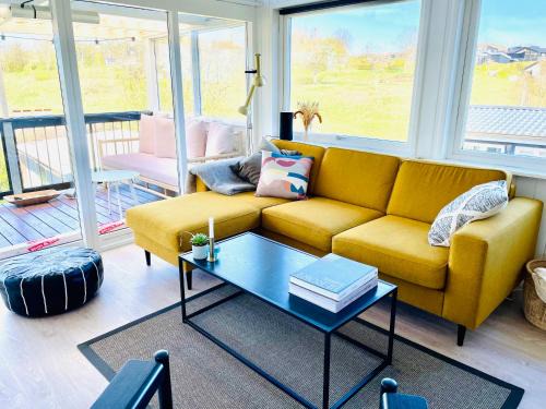 Dejligt sommerhus med udsigt over fjorden