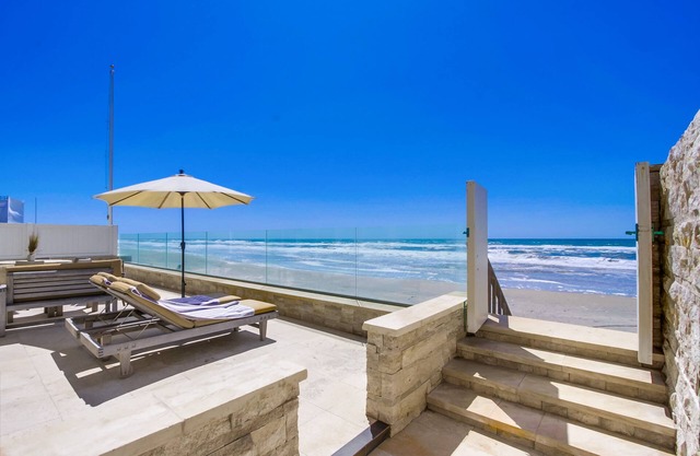 Del Mar Luxury on the sand! 30 days!