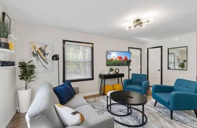 Delightful 2-bedrm Cottage Near Downtwn & Hospital