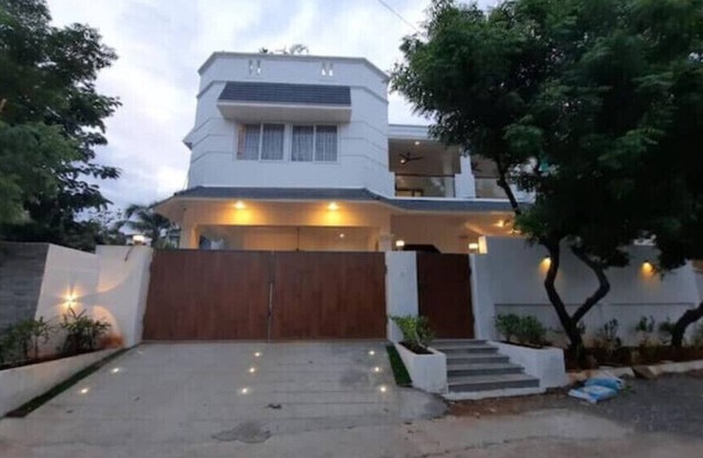 Delightful 4 BHK villa with pool and beach access