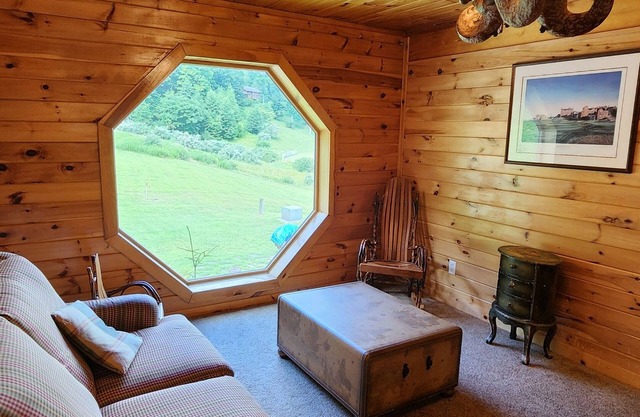 Delightful 5-bedroom house with AC and WiFi in charming Fishs Eddy