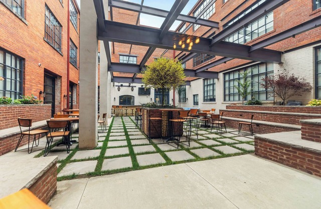 Delightful apartment with AC in charming Cleveland