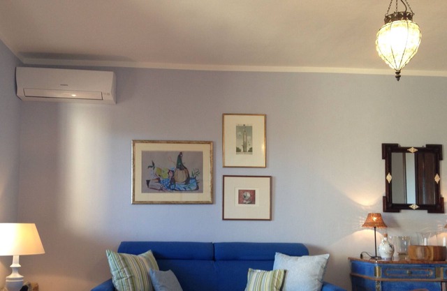 Delightful one-room flat with sea view
