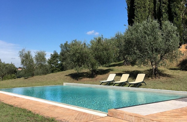 Delightful secluded Tuscan farmhouse with pool, near the hilltop town of Cetona.