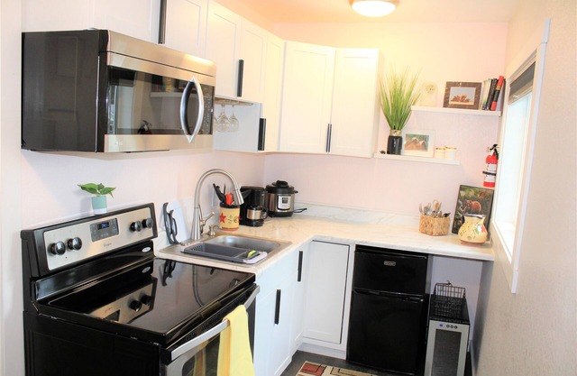 Delightfully Modern Studio/Tiny House 💠 D《Car rental Avlble》