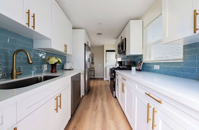 Delray Paradise 2Heated Pool-Walk to the Ave-4 bedrooms