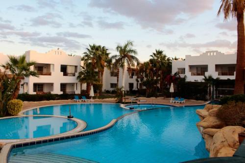 Delta Sharm, between Old Market& Naama Bay, center