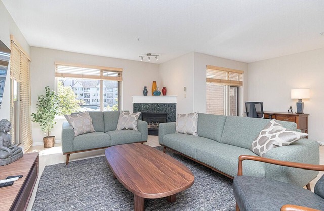 Deluxe 2 Bed 2 Bath with parliament views